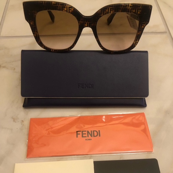 🔥NEW SHOW STOPPER FENDI SUNGLASSES 🔥 - Picture 13 of 16